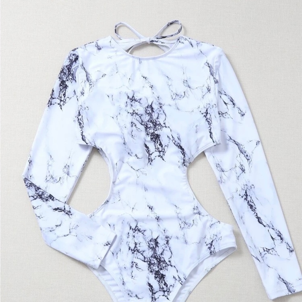 Bathing suit bundle - Picture 5 of 9